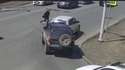 Автомобилист спас пешехода ценой бампера своей машины в Южно-Сахалинске