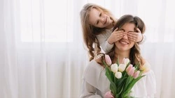 День матери 2024: дата, история и традиции праздника, поздравления своими словами