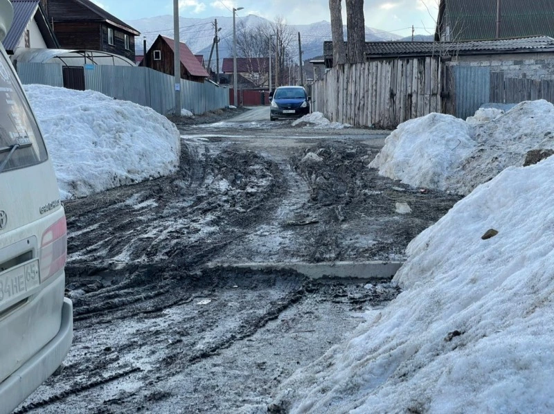 Газон не преграда: южносахалинцы ездят по запрещенной территории