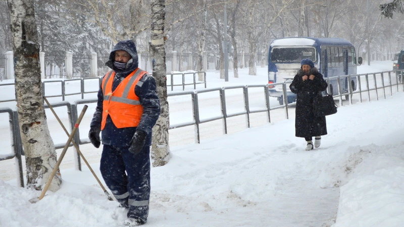 Из-за метели на Сахалине нет света, перекрыты дороги, задерживаются самолеты