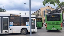 Два пассажирских автобуса столкнулись на вокзале в Южно-Сахалинске