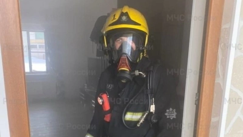 Частный дом полыхал днем 16 ноября в Невельском районе