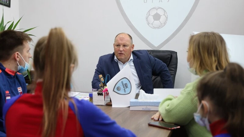 Футбольный клуб «Сахалин» нанял на работу тренера по художественной гимнастике