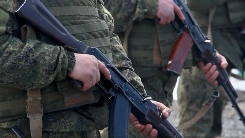 Мотострелки на Сахалине осваивают армейскую тактическую стрельбу под руководством участников СВО