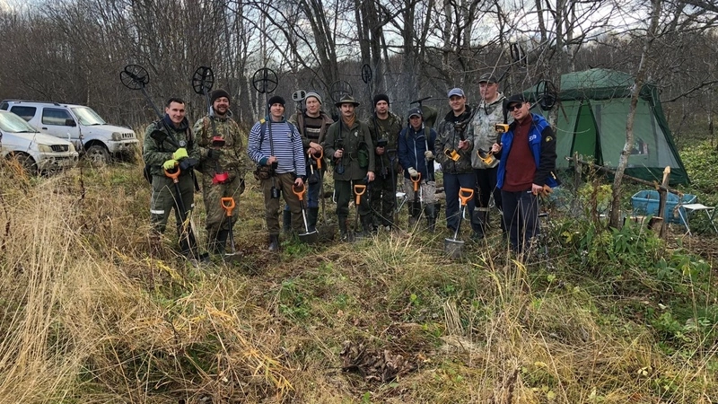 Кладоискатели со всего Сахалина объединились и отыскали курительные трубки и старый фарфор