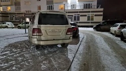 На Сахалине с наступлением зимы газоны атаковали автохамы