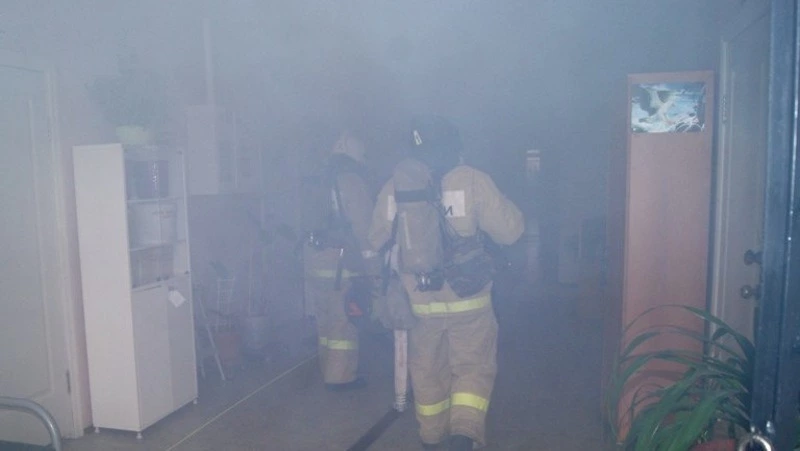 Квартира горела в Южно-Сахалинске: жильцы эвакуировались сами