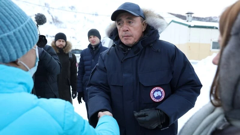 Губернатор поручил ввести режим ЧС в Невельске и откопать его от снега