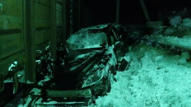 Поезд протаранил иномарку на Сахалине, жертв нет