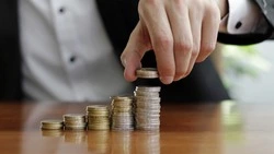 Путин поручил повысить МРОТ с 1 января 2024 года: как это повлияет на зарплаты