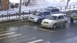 Два автомобиля столкнулись на перекрестке Железнодорожная — Победы в Южно-Сахалинске
