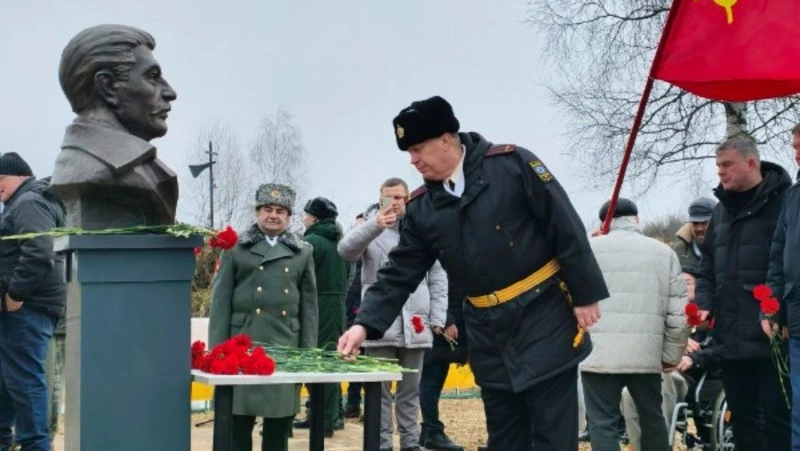 В Смоленске поставили памятник Иосифу Сталину