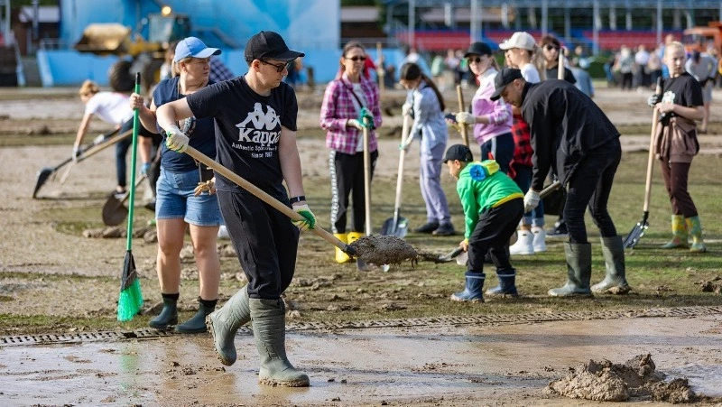 Больше 1000 жителей Южно-Сахалинска вышли на уборку парка имени Гагарина 2 сентября