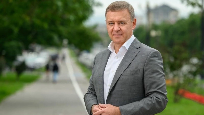 «Ежедневный подвиг»: Мэр Сергей Надсадин поздравил медиков с их праздником