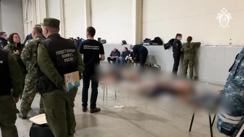 СК опубликовал кадры работы на месте теракта в «Крокус Сити Холле» — погибли более 60 человек