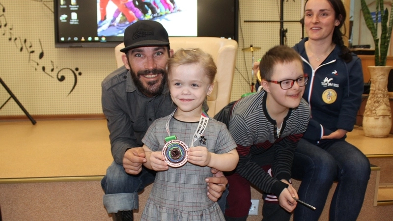 Паралимпийцы встретились с детьми из сахалинского центра реабилитации