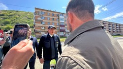Мэр Невельского района раскрыл губернатору способ быстрого ремонта дорог