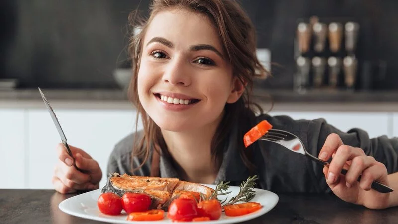 Сахалинцам посоветовали не набрасываться на еду после Великого поста