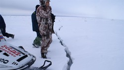 «Чуть не умер»: рыбак на Сахалине провалился под лед