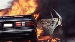 Два автомобиля сгорели вечером в субботу на Сахалине