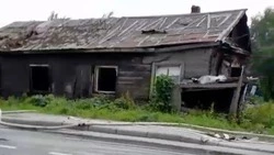 Популярный блогер пришел на место пожара по улице Фабричной в Южно-Сахалинске