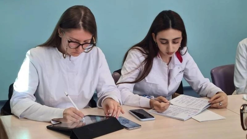 SuperJob: введения единой школьной формы желают 4 из 10 родителей Южно-Сахалинска