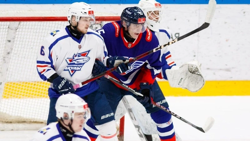 Сахалинские хоккеисты обыграли москвичей в первом матче 2026 года 