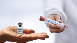 Пункты вакцинации выходного дня анонсировали на Сахалине