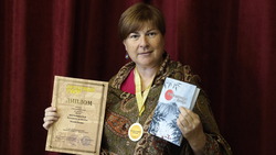 Книга курильчанки Оксаны Ризнич получила золотую медаль во Владивостоке