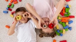 Родителям на Сахалине напомнили 5 правил безопасности детей в общественных местах 