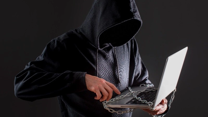 «VIP-чат» и «безопасный счет»: пятеро жителей Сахалина стали жертвами мошенников