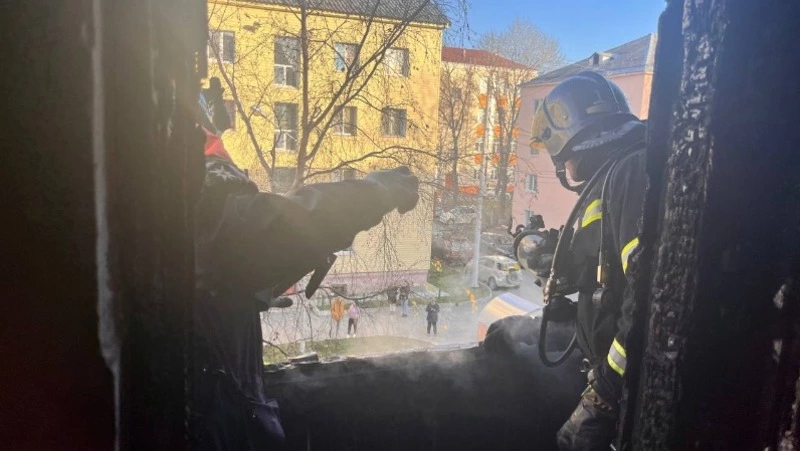 Расселенный дом загорелся в Аниве 4 апреля