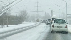  Жители Южно-Сахалинска застряли в километровых пробках утром 17 апреля