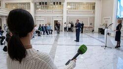 Сахалинским журналистам вручили почетные грамоты и благодарности губернатора