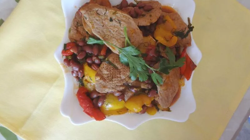 Сахалинка рассказала, как сделать мясо с фасолью магическим по вкусу