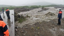 Подвалы и метеостанцию в Северо-Курильске затопило из-за разлившихся рек