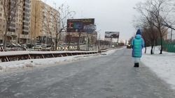 Ледяной апокалипсис: улицы и дворы Южно-Сахалинска превратились в каток