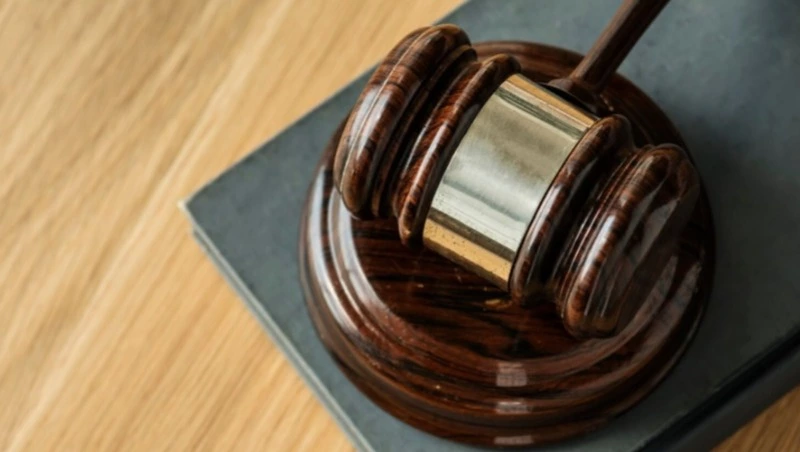 Жителя Поронайска не смогли выселить из квартиры за трехлетнее отсутствие 