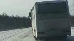 Жители Сахалина пожаловались на «кривой» автобус в Долинском районе