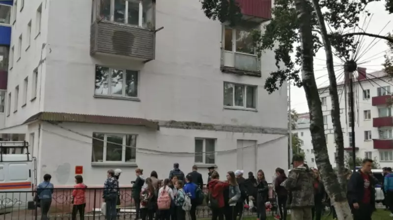 В Корсакове обрушился балкон жилого дома