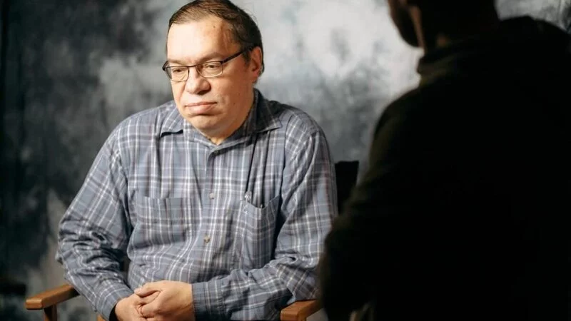 Известный писатель пишет детектив о Сахалине. Время действия — царская Россия