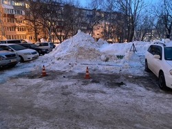 В Южно-Сахалинске парковочные места «бронируют» конусами 