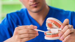 Сахалинский пенсионер опробовал протокол All-on-4