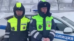 «Мы не могли отказать»: полицейские с Сахалина рассказали, как помогли дедушке во время метели