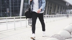 В Китае работника уволили за прогулку во время больничного, он обратился в суд