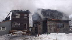 Частный дом горел на площади 230 квадратных метров в Южно-Сахалинске