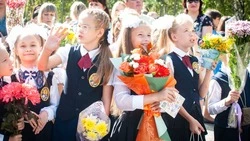 ЛДПР предложила поддержать школьников материально