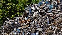 Землю под несанкционированной свалкой в сахалинском селе Кировском рекультивируют