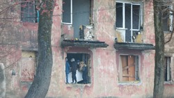 Дети играют в руинах: в Южно-Сахалинске снесут заброшку на проспекте Победы