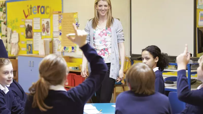 «Светлый и радостный праздник». Как отмечают День учителя в Сахалинской области